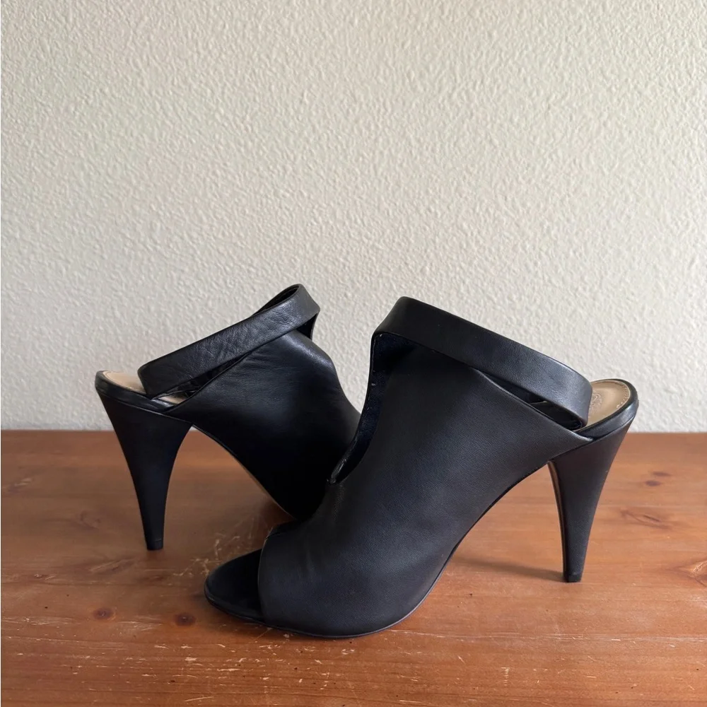 Vince Camuto Aveeria Black Leather Ankle Strap Heeled Sandal Peep Toe Size 10M